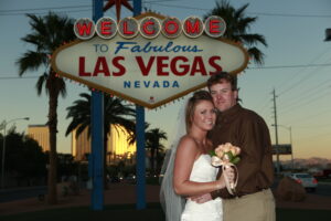 Las Vegas Sign Weddings 15