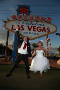 Las Vegas Sign Weddings 4